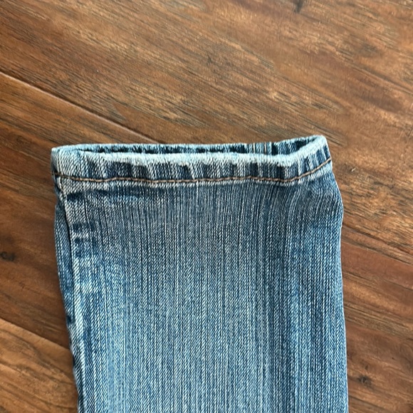 Vintage Amethyst light wash distressed jeans - Picture 5 of 12